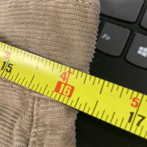 ALLSAINTS - long shorts: tan corduroy w pockets, belt hoops, button close - 32 - Picture 7 of 16